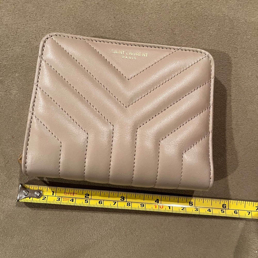Saint Laurent  Joan bifold Beige Chevron Wallet, authentic - Picture 12 of 12